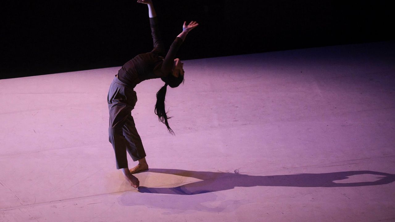IX TEMPORADA DE DANSA -Mutar, romper, vibrar. Dácil González y Carmen Fumero