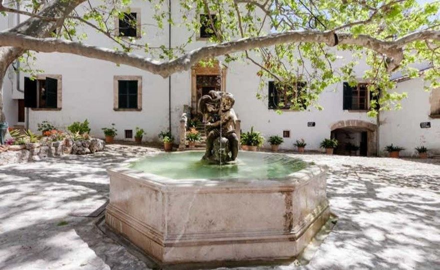 Entrada a los Jardines de Alfabia