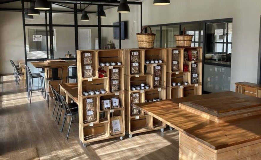 Visita a una finca de setas menorquinas