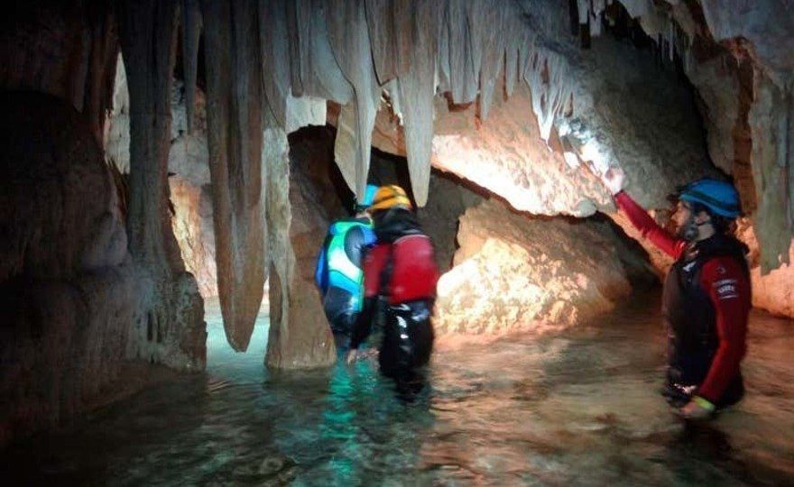 Espeleología marina en la Cova des Coloms