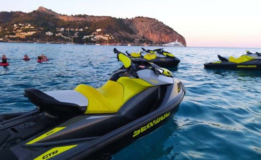 Tour en moto de agua al atardecer por Cala Millor