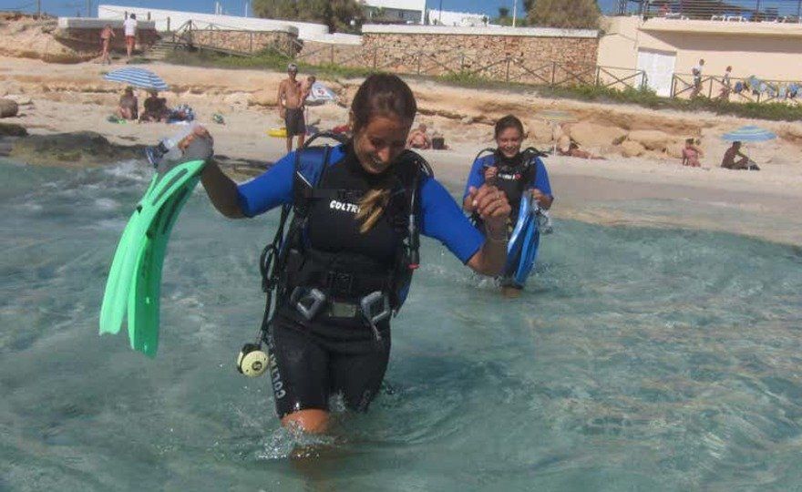 Bautismo de buceo en la playa de Migjorn