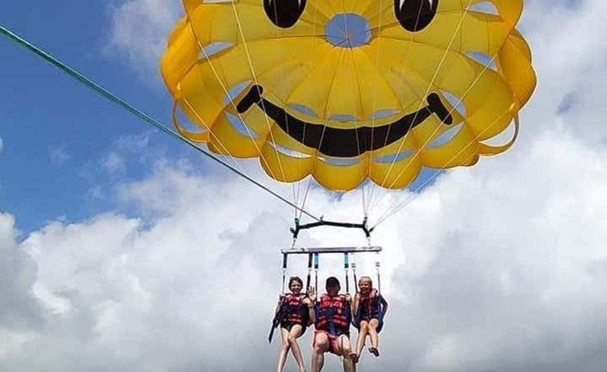 Parasailing en Cala Bona