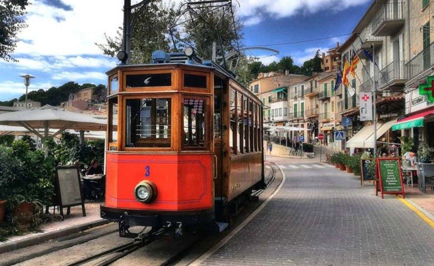 Tren a Sóller y paseo en barco a Sa Calobra desde Palma