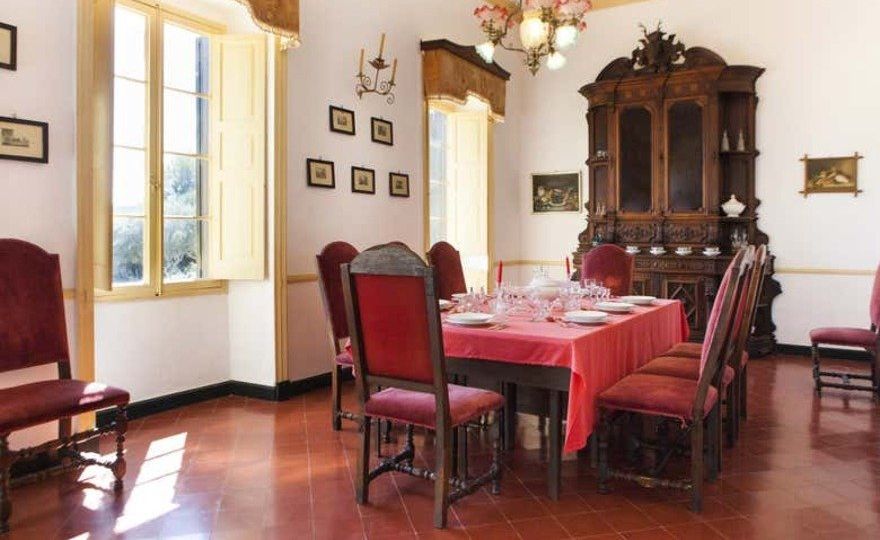 Entrada a Binissuès con demostración de elaboración de queso