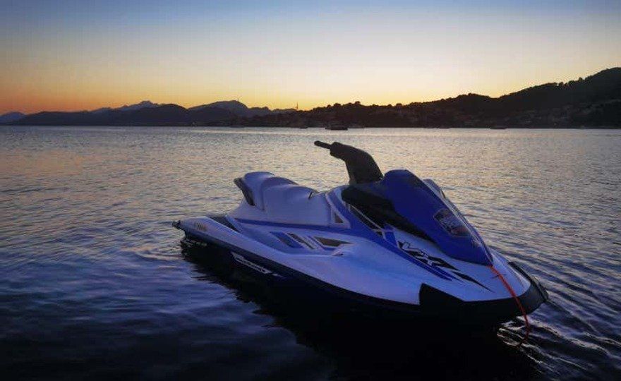 Tour en moto de agua al atardecer desde Alcudia