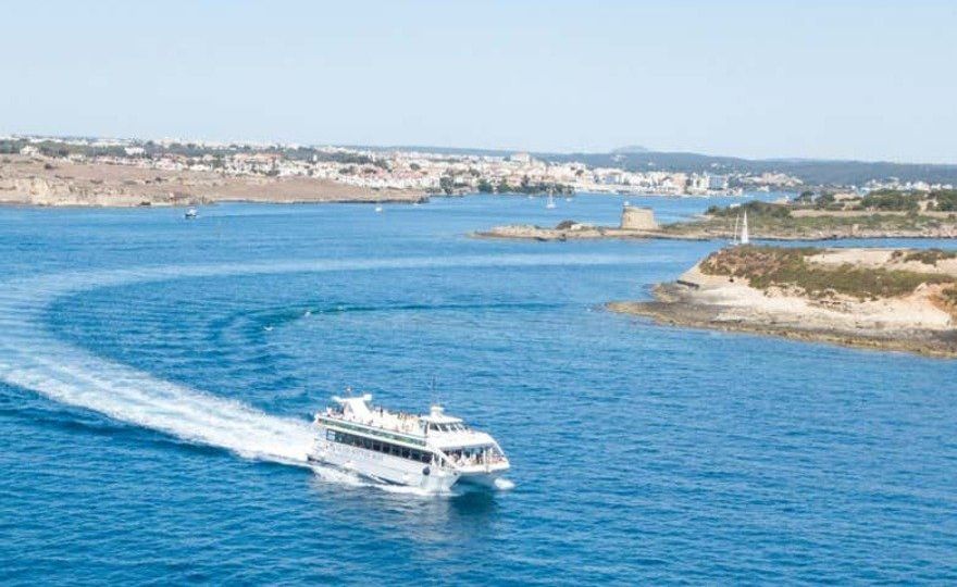 Paseo en barco por el puerto de Mahón