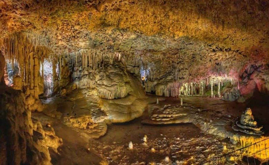 Visita guiada por las cuevas dels Hams