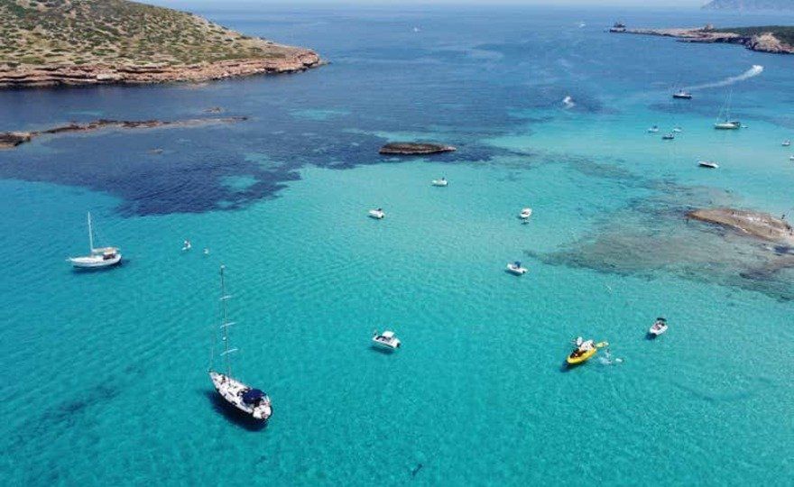 Tour en lancha rápida por las playas y calas de Ibiza