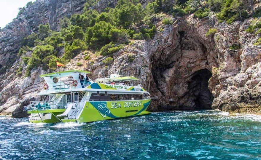 Paseo en catamarán por la costa este de Mallorca