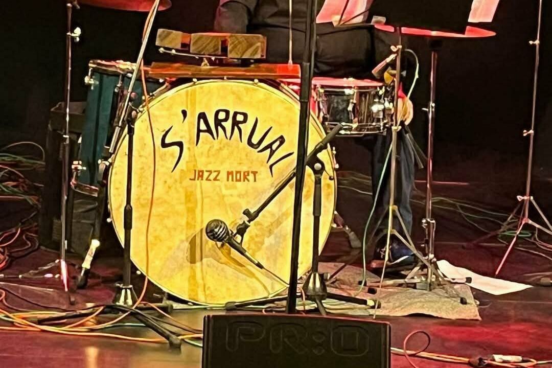 S'arrual-ja Tot M'és Igual Si No Sona Aquest Swing